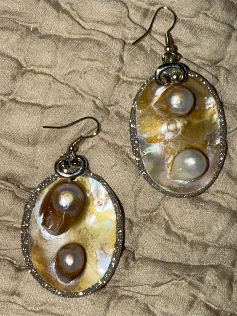 Baroque pearl earnings pierced